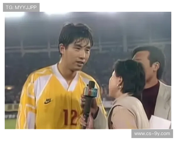 重庆足球名将同框合影 再现辉煌岁月见证历史时刻